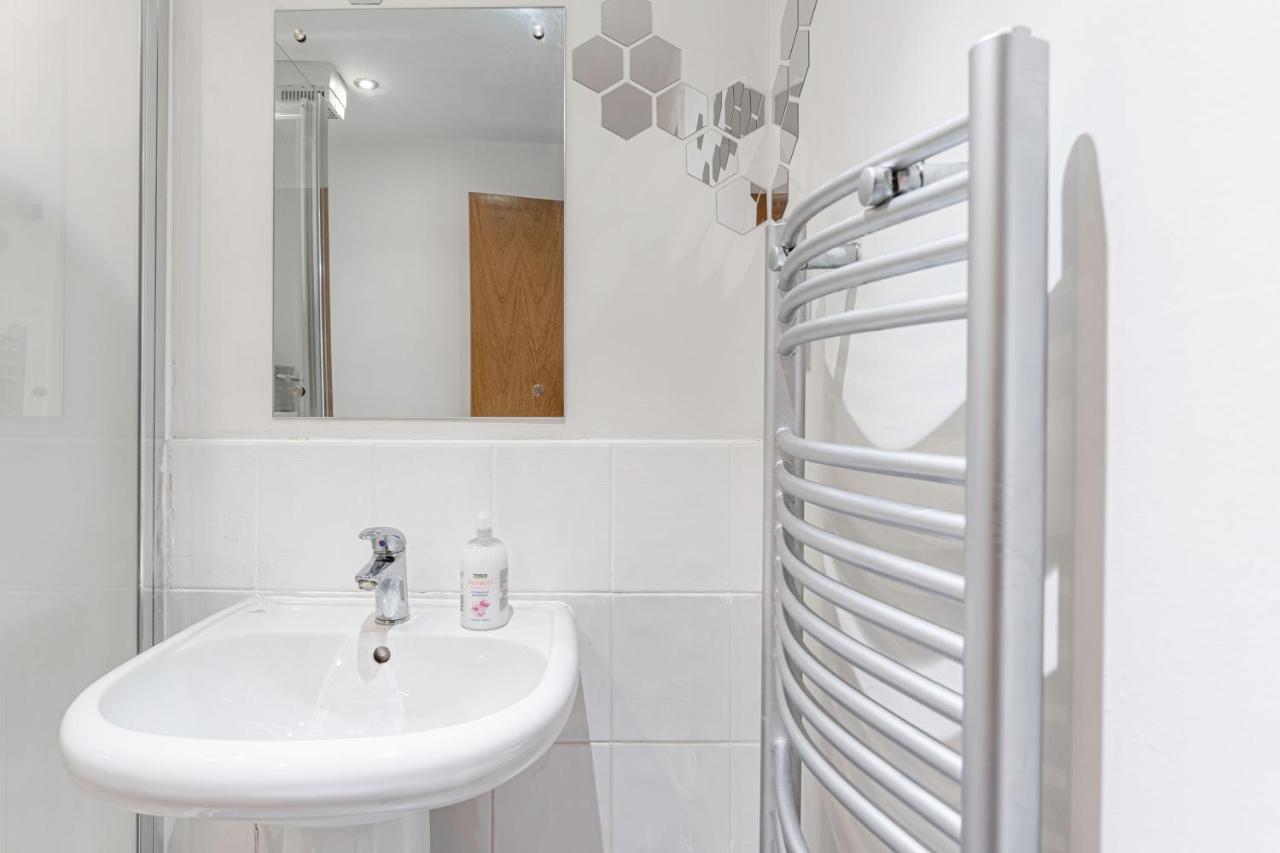 كوفنتري Jkg Property Solutions Presents Cosy City Apartment المظهر الخارجي الصورة